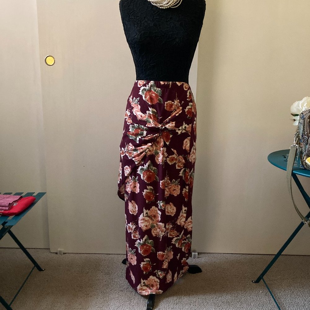 Maxi Skirt - floral print.
